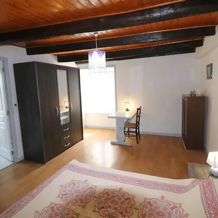 Maison De Charme Avec Jardin Pres De Salers, Ideale Pour 2 Pers, Cheminee, Animaux Acceptes, Draps Inclus - Fr-1-742-85