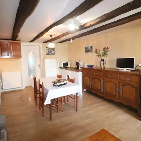 بيت للعطل Maison De Charme Avec Jardin Pres De Salers, Ideale Pour 2 Pers, Cheminee, Animaux Acceptes, Draps Inclus - Fr-1-742-85 Drugeac